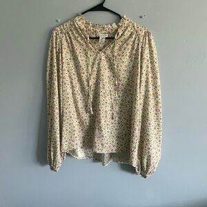 cupcakes & cashmere Floral Blouse in Cream and Pink